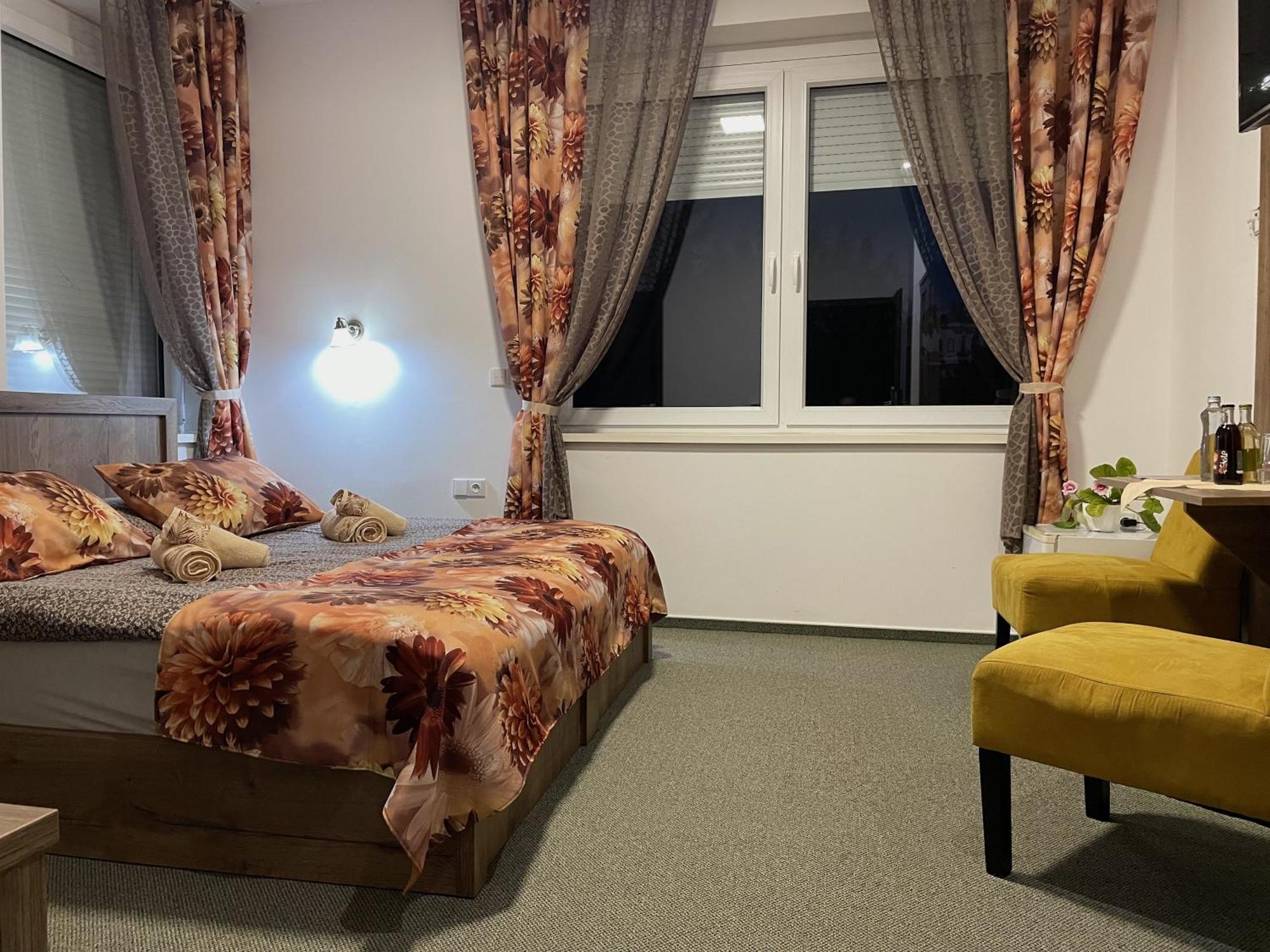 Hotel Herman Rychnov nad Kneznou Esterno foto